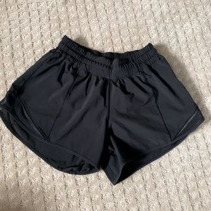 lululemon hotty hot shorts, size 4